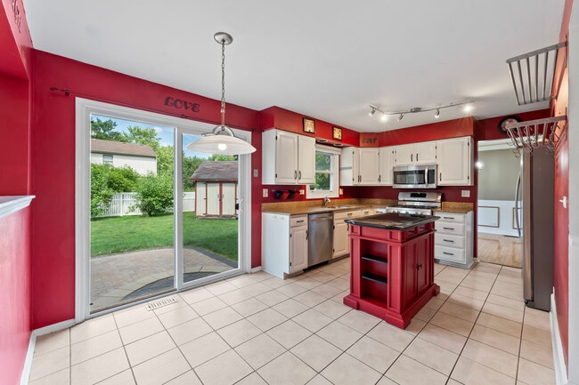 Building Photo - 2158 Countryside Cir