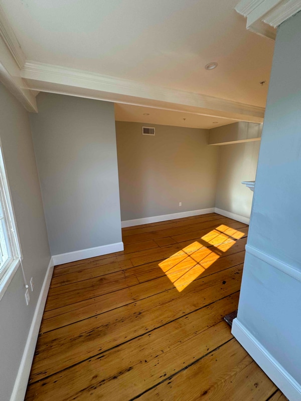 Building Photo - 393 Essex St