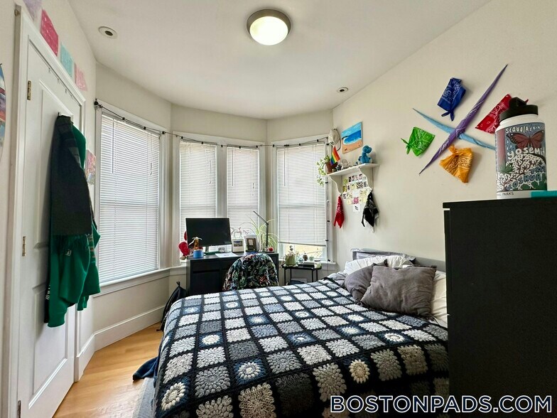 Building Photo - 836 Huntington Ave