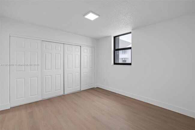 Building Photo - 6830 Indian Creek Dr