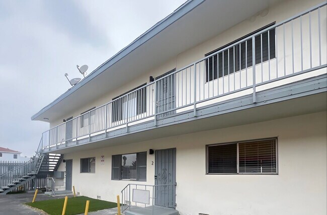 Building Photo - 6332 S Crenshaw Blvd
