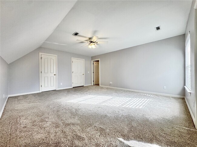 Building Photo - 3834 E Chadwick Dr