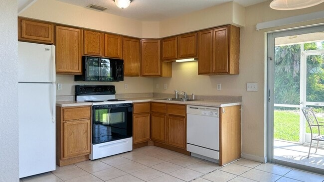 Building Photo - 6944 Rosemont Dr