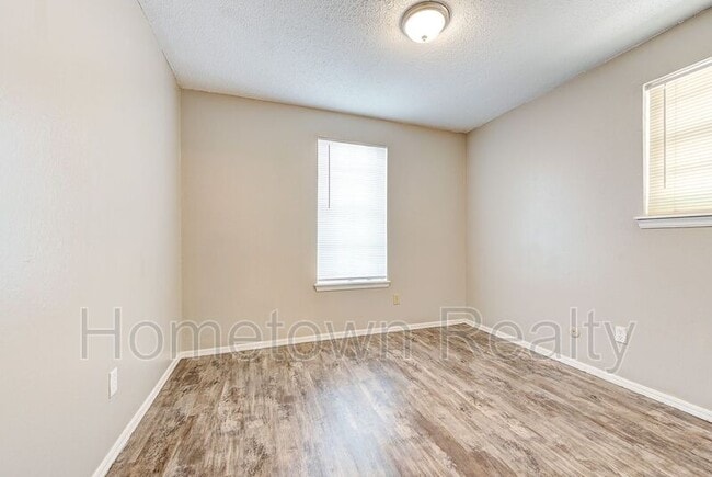 Building Photo - 5216 Creekwood Terrace