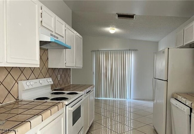 Building Photo - 6264 Bullion Blvd