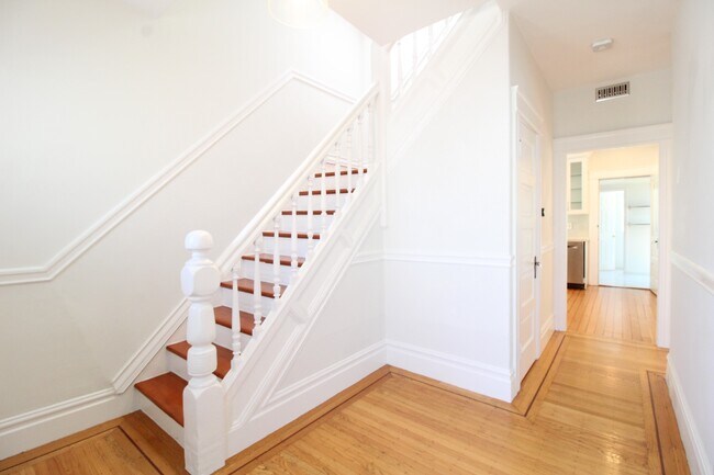 Building Photo - Noe Valley: Renovated Top Floor 2-Story Ap...