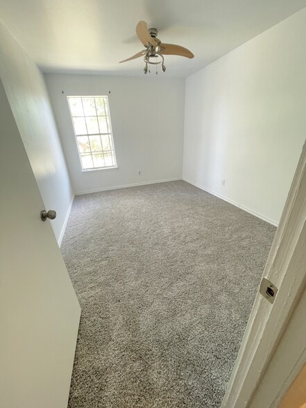 Building Photo - 1808 Saxony Ln