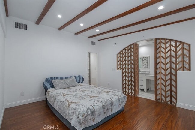 Building Photo - 6059 Vantage Ave