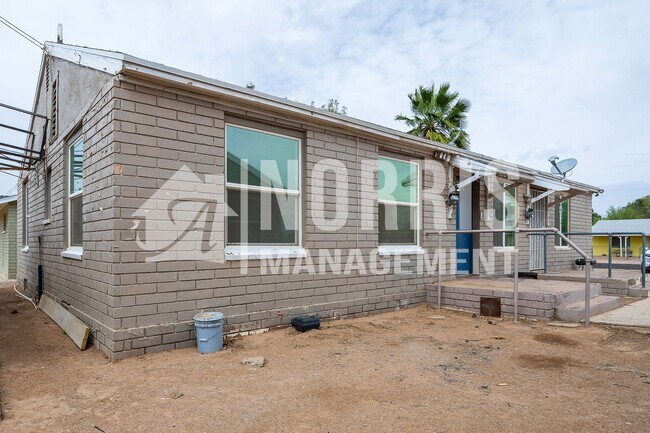 Building Photo - Multi-Unit Space Available NOW!