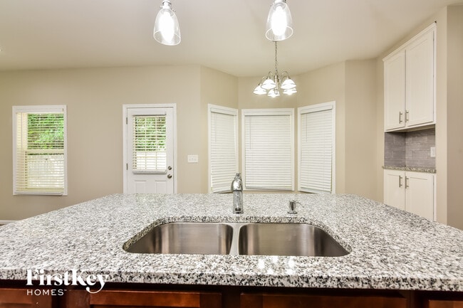 Building Photo - 6188 Leverett Dr