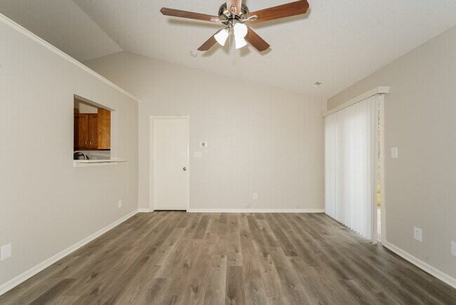 Building Photo - 4038 Knollwood Ave