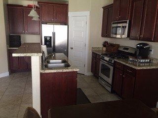 Building Photo - Luxury 3 Bedroom Townhome in Sandy!