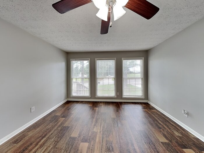 Building Photo - 3994 Pinehurst Valley Dr