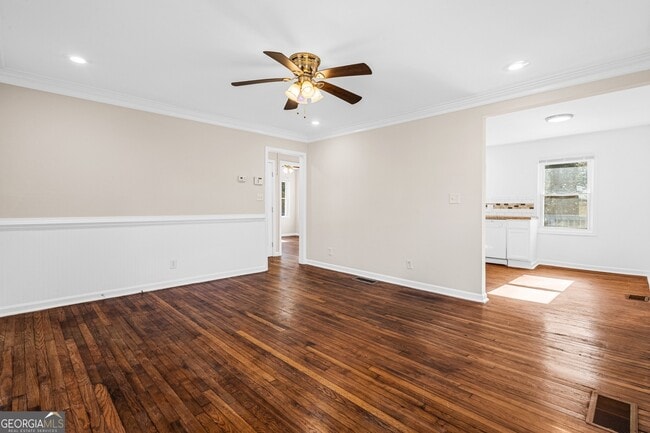 Building Photo - 2163 Rexford Dr