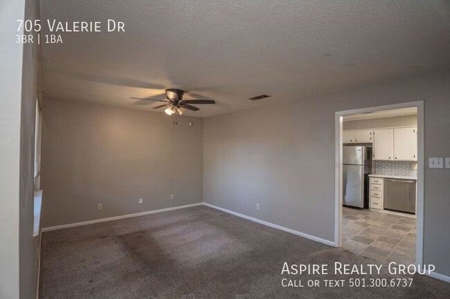 Building Photo - 705 Valerie Dr
