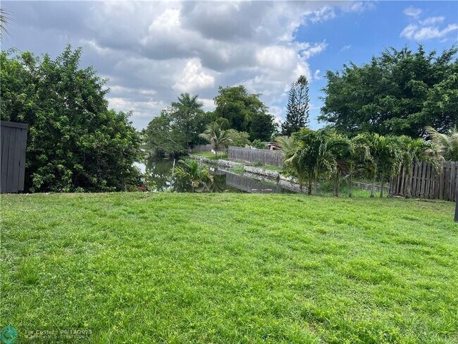 Building Photo - 4411 W Broward Blvd