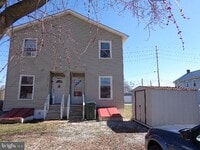 Building Photo - 907 Oak St