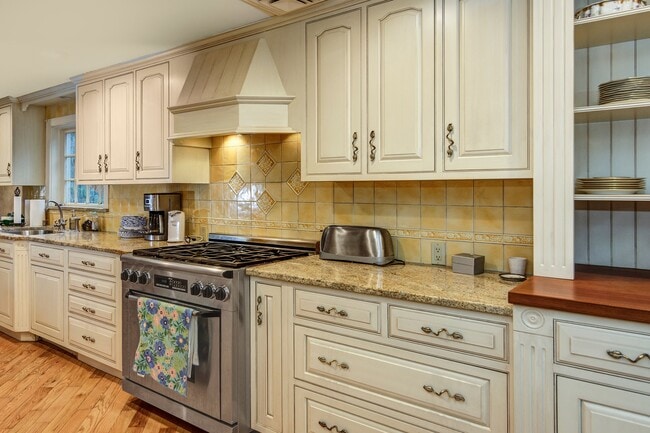 Building Photo - 148 Heritage Rd