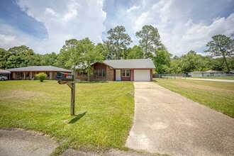 Building Photo - 1520 Kingfisher Dr