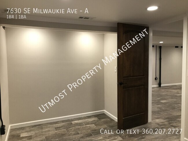 Building Photo - 7630 SE Milwaukie Ave