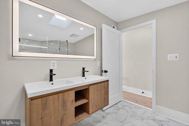 Building Photo - 32 Adams St NW