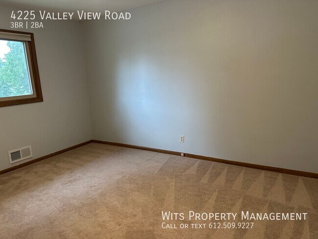Building Photo - 4225 Valley View Rd
