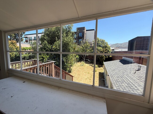 Building Photo - 2 Bedroom, 1 bathroom second floor apartme...
