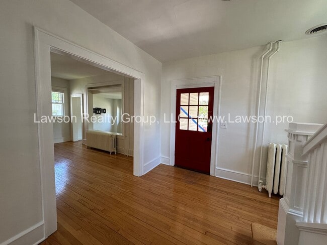 Building Photo - Large Raleigh Court Home on a Corner Lot