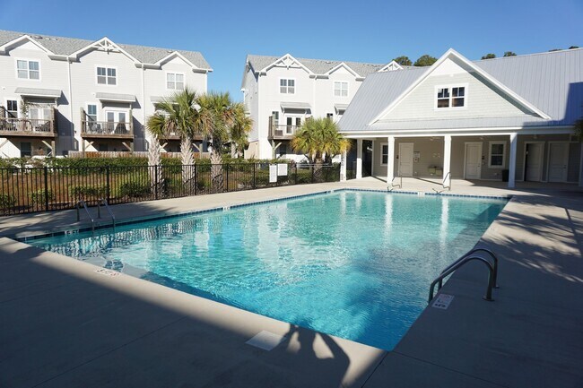 Building Photo - 3BR/3.5BA End Unit Townhome in Summerwalk!  $2,975/month - Pet friendly*
