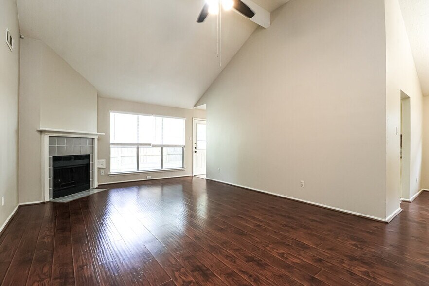 Building Photo - 9215 Grandview Park Dr