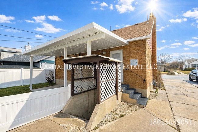 Building Photo - 1452 Hollywood Ave