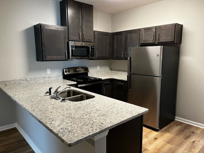 Building Photo - 2 Bedroom/2 Bath Apartment near VSU!!!