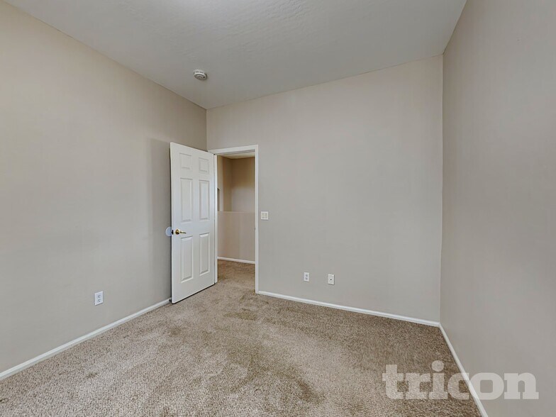 Building Photo - 3227 W White Canyon Rd