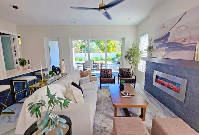 Building Photo - Bold Sarasota Bay Luxury Custom Home, 5 beds/4 baths, Private pool.