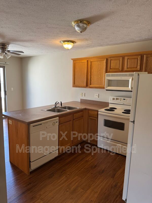 Building Photo - 3807 W Montclair