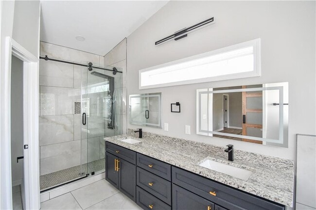 Building Photo - 3338 Sims St