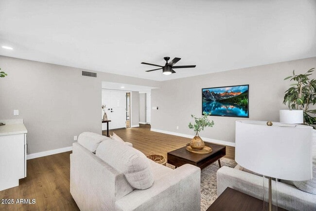 Building Photo - 25810 S Boxwood Dr