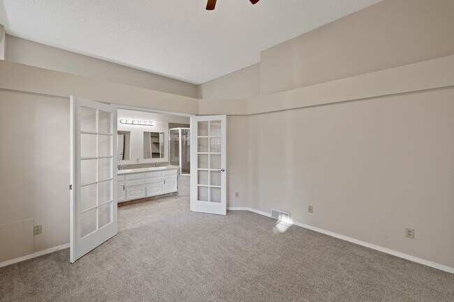 Building Photo - BRIGHT & UPDATED RANCH-STYLE HOME in D-20