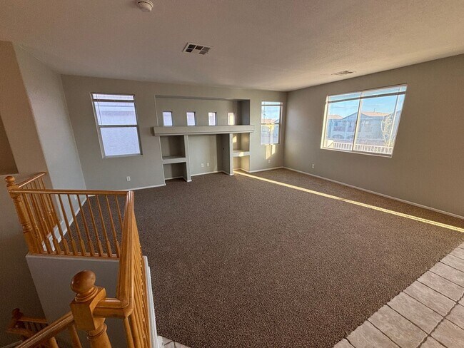 Building Photo - Spacious 3Bed/3Bath Two Story Home Located...