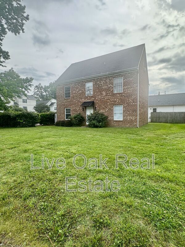 Building Photo - 1604 Parks Ave