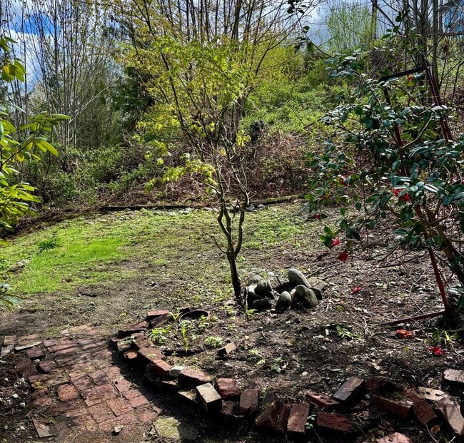 Building Photo - 2 Bed / 2 Bath Lakeview Bellevue cottage $2,845/month