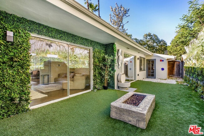 Building Photo - 9549 Dalegrove Dr