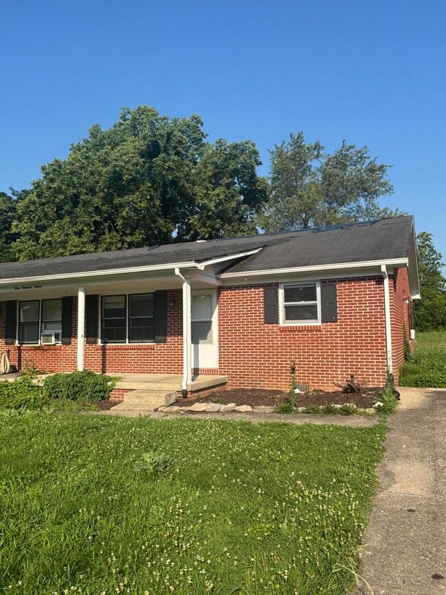 Primary Photo - 315 Garden Park Dr