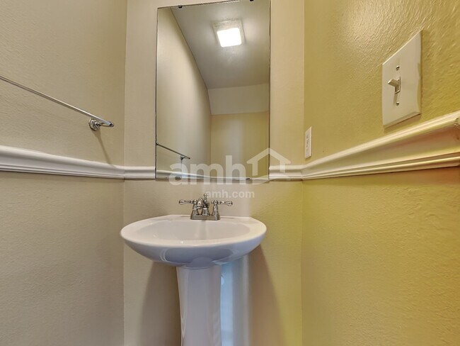 Building Photo - 1836 Meadow Crossing Dr