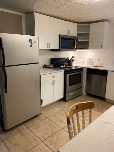 Kitchen Appliances - 2873 White Oak Dr