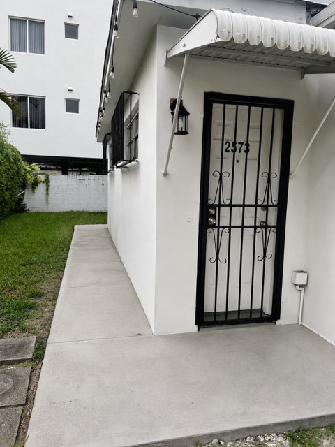 Front Door/Side Patio - 2573 SW 21st Ave