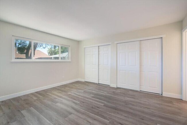 Building Photo - Beautiful fully remodeled 3-bedroom 2 bath...