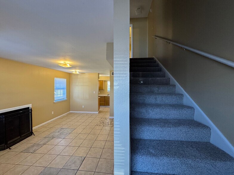 Building Photo - 4808 Rainbow Cir