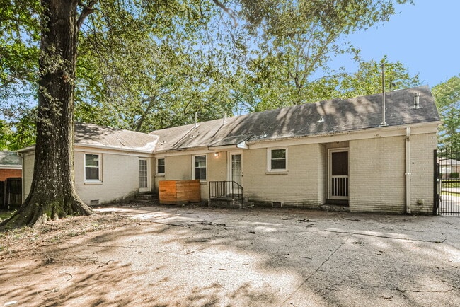 Building Photo - 1172 Oak Ridge Dr