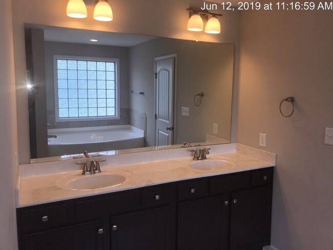 Building Photo - 124 Sorrel Ct